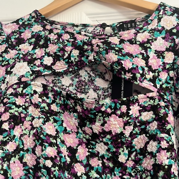 NWT purple pink top with key hole opening - Picture 2 of 5